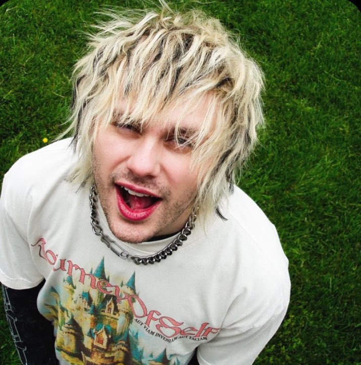 mgccontents's tweet image. pretty emo face