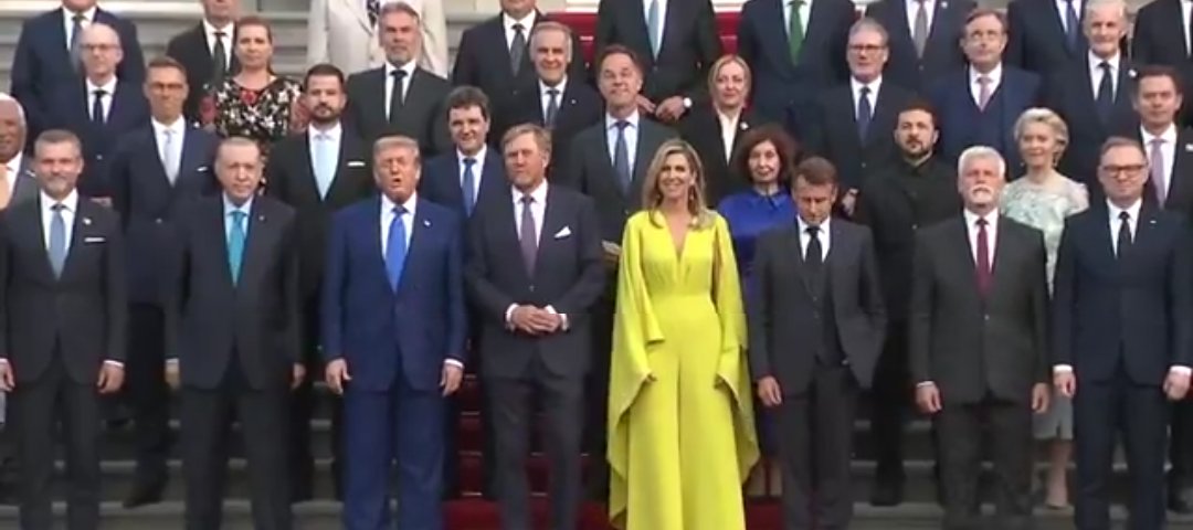 ⚡Zelenskyy spotted wearing a SUIT.