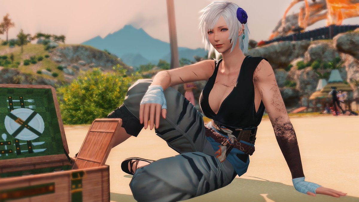 Paid the #ffxivsummerbash a little visit to see how chaotic it is. Quite the crowds around here. Wasn't planning on bumping into any familiar faces at least tonight but who knows who I might see before departing back home.