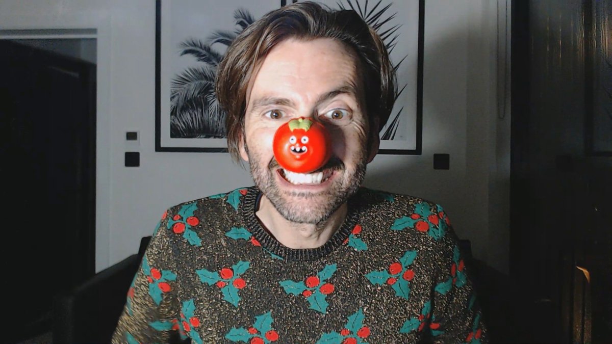 David_Tennant's tweet image. #DavidTennant Daily Photo!
Today it's a photo of David promoting Red Nose Day a few years ago