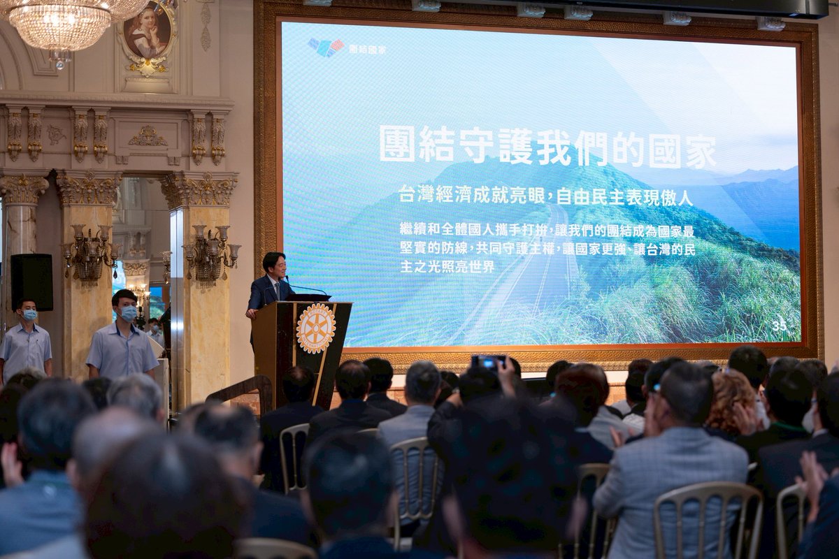 【赖清德演讲引发北京强烈反弹】赖清德总统发表“团结国家十讲”称，中华人民共和国从未拥有台湾，从未统治过台湾一天。“中华民国”、“中华民国台湾”和“台湾”，无论哪个名字，“我们都是独立自主的国家”。

“中华民国...已经113年了。中华人民共和国呢？才70几年而已。”

详情：ab.co/4k6NmLw