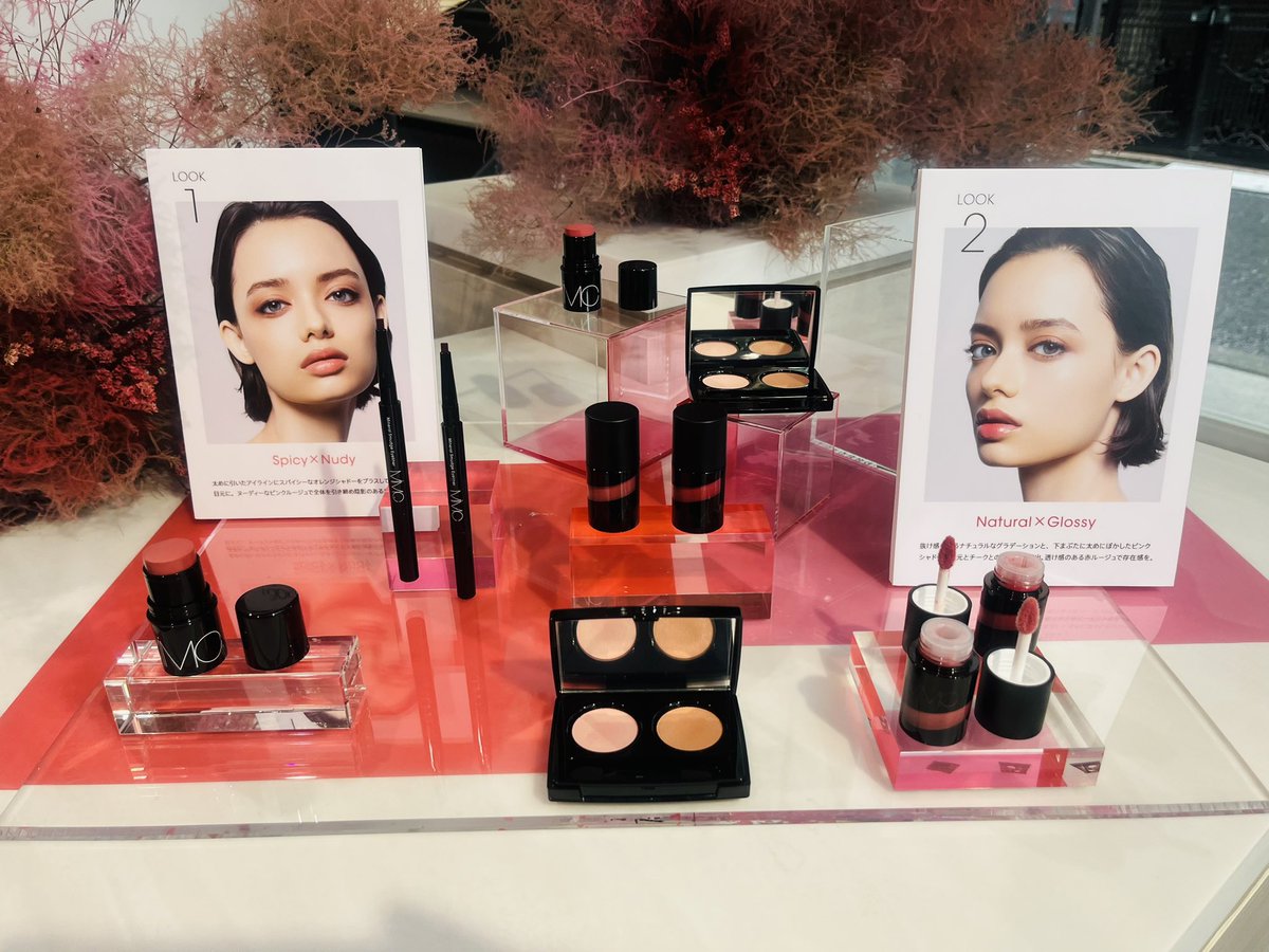 温もり感じる <a href="/_MIMC_/">_MiMC（エムアイエムシー）_公式アカウント</a> AWコレクション。ウォームトーンのアイシャドウ、深みのあるディープブラウンのアイライナーがグッとくる。
8月5日発売。