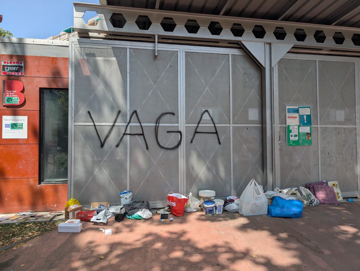 .<a href="/FriasSonia/">Sonia Frias</a> <a href="/cvazquezampa/">Carlos Vazquez</a> Si aquesta és la imatge que voleu de Barcelona… aquí la teniu #VagaPuntsVerdsBCN
<a href="/LaVanguardia/">La Vanguardia</a> <a href="/TotBcn/">TOT Barcelona</a> <a href="/btvnoticies/">btv notícies</a> <a href="/bcn_ajuntament/">Ajuntament de Barcelona</a> <a href="/el_Periodico/">elPeriódico</a>