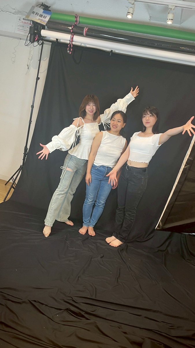 shirene_dance's tweet photo. 先日、公演にむけて撮影が行われました📷！

仕上がりがたのしみぃ❤️

#シレネ勿忘草 https://t.co/gNK9NcRiMK