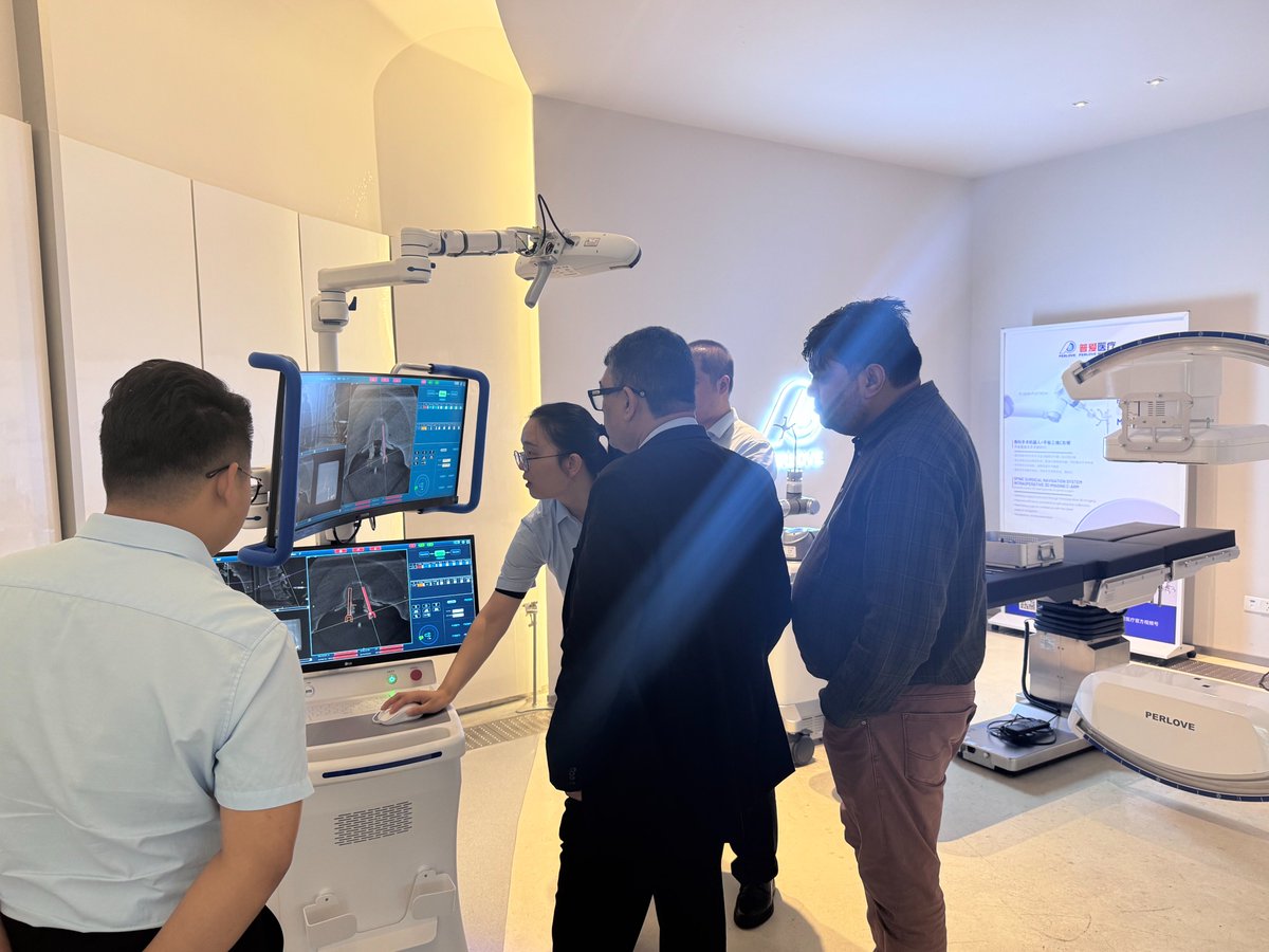 PerloveMedical's tweet photo. 🇮🇳We were honored to welcome our Indian partners to Perlove Medical!
They explored our surgical robot and 3D C-arm system — empowering the future of precision surgery.
#PerloveMedical #SurgicalRobot #3DCArm #IndiaVisit #MedTech #HealthcareInnovation https://t.co/B5QLgMKAzL