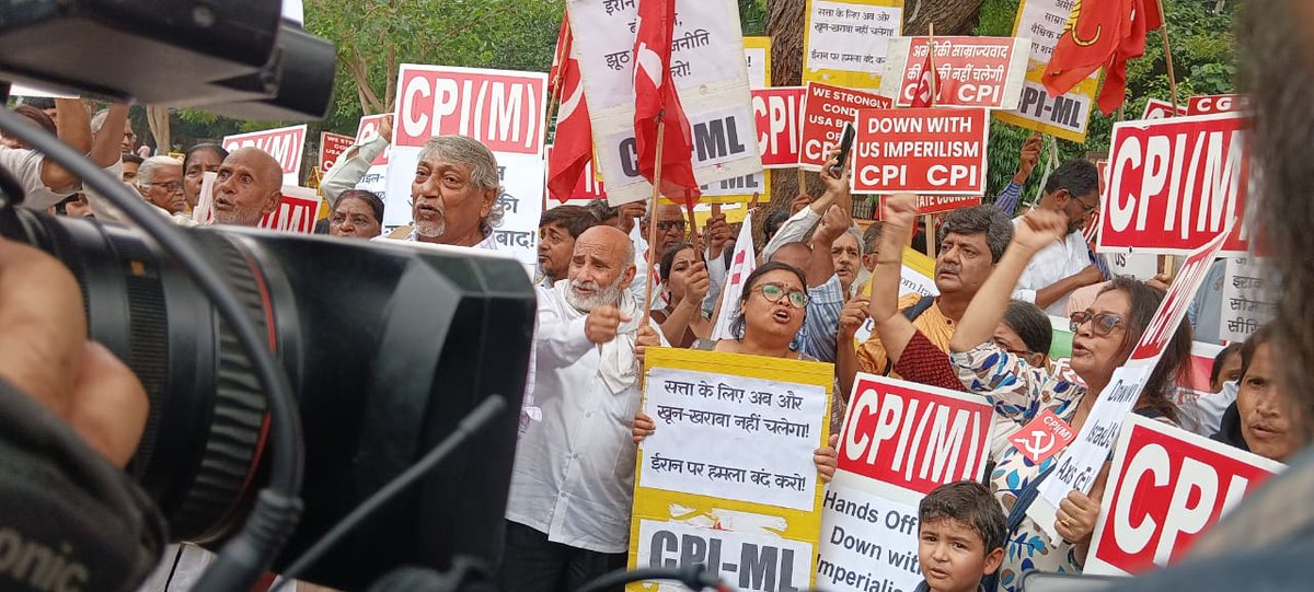 Delhi | United Left &amp; Progressive Forces Protest US-Israel Aggression on Iran! 

CPI(ML) along with Left parties and other democratic and progressive forces, held a protest at Delhi's Jantar Mantar against the US-Israel attacks on Iran, defying police pressure to cancel the