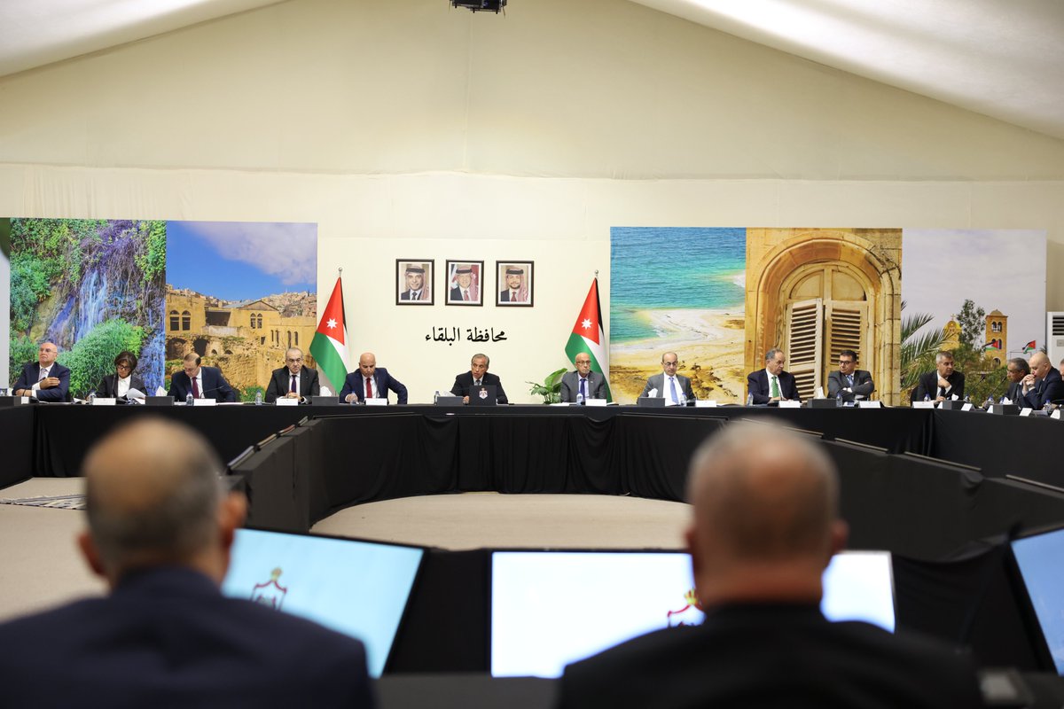 رئيس الوزراء الدكتور جعفر حسان خلال جلسة مجلس الوزراء في محافظة #البلقاء: نحن أقوياء بقيادتنا وبشعبنا وبجيشنا ومؤسساتنا الأمنية، رغم كل ما تشهده المنطقة من ظروف وأزمات.