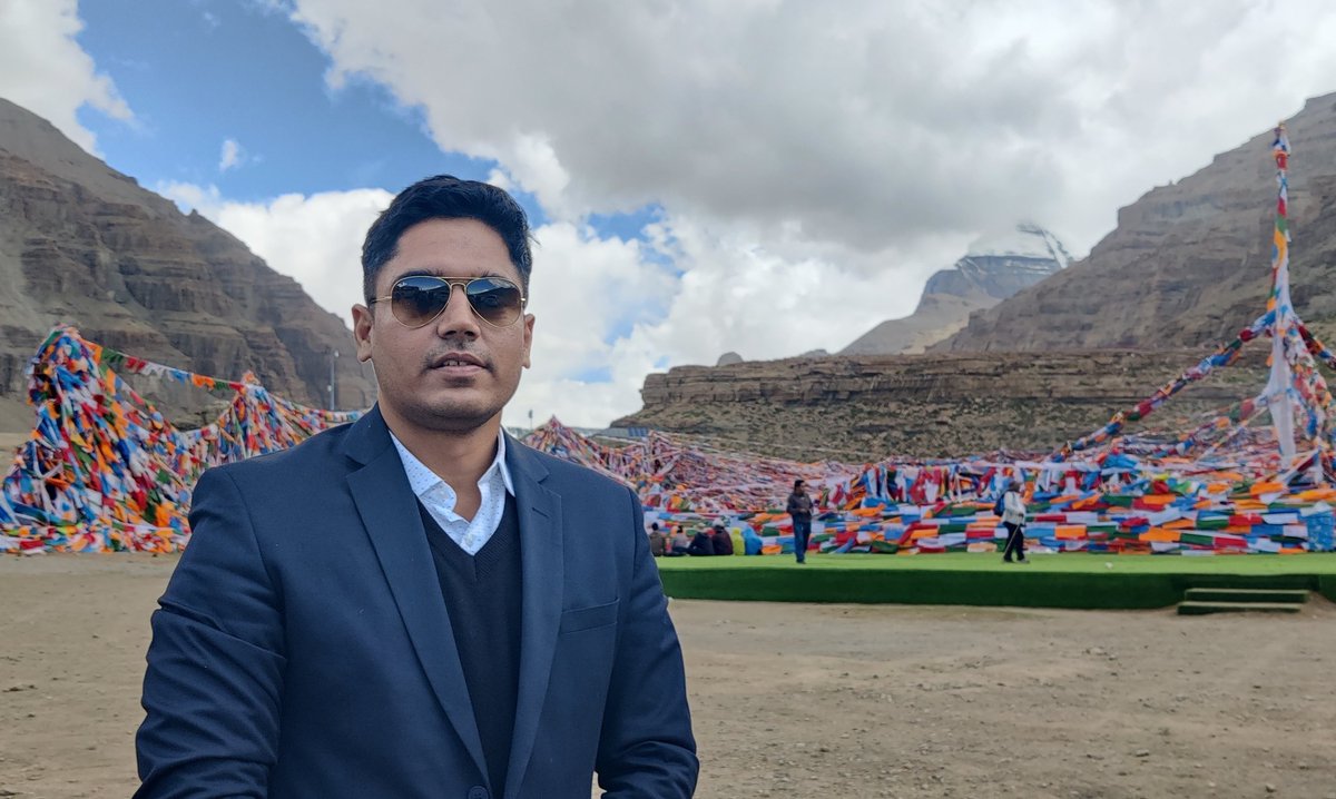 "Shiv Kailasho ke waasi, Dhaulidharo ke raja, Shankar sankat harna"

📍 Kailash Mountain Base