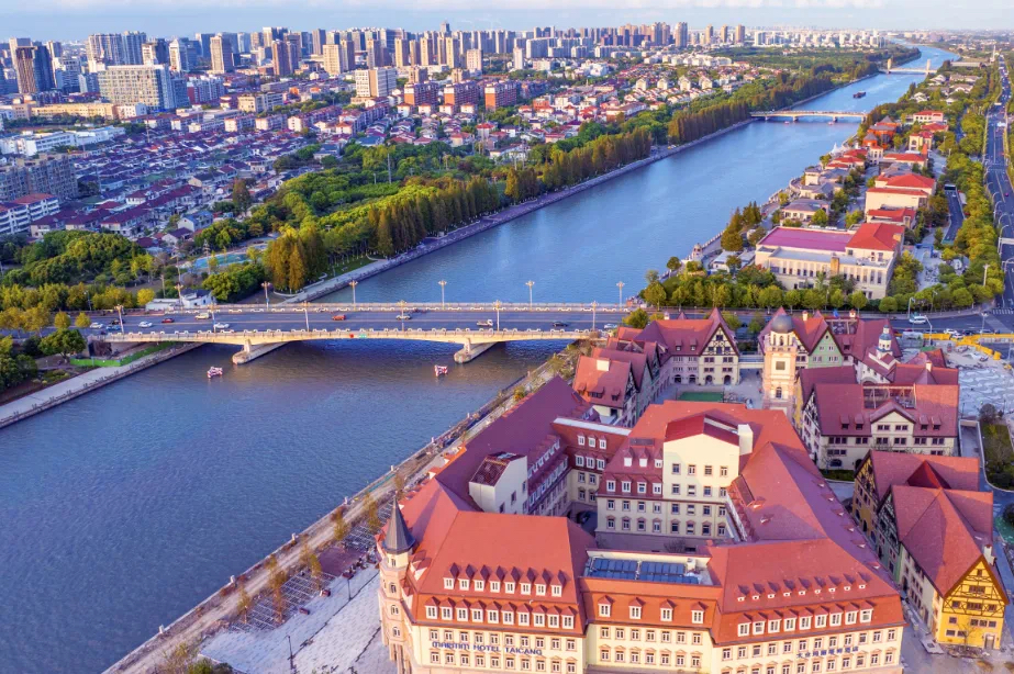 The Sino-German Standardization Cooperation Innovation Center in #Frankfurt started on June 23. Supported by #Taicang's "1+7+N" overseas liaison network, it focuses on policy exchange, research, talent development, and international standards. The center works with DIN and DKE to