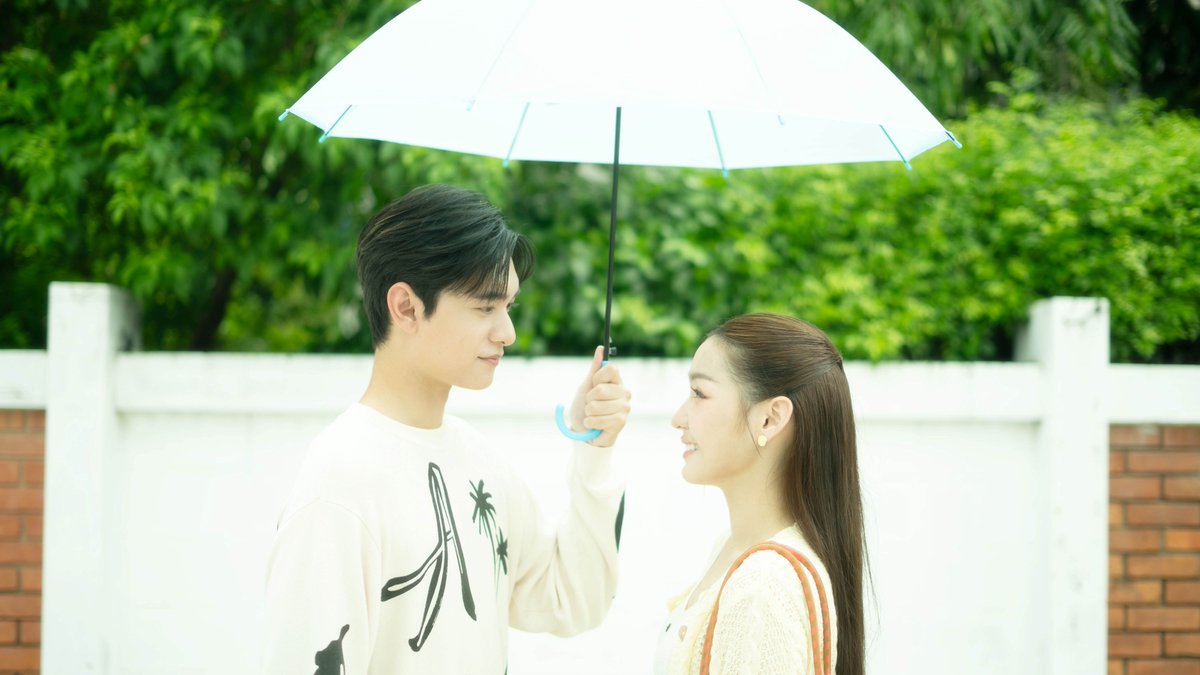 otpc_story's tweet photo. “Prim (ปริม)”  ส่งเพลงใหม่ ‘ร่มคันนั้น (Crush on you)’ สดใสสุดละมุน ได้พระเอกหนุ่ม “ก้าวหน้า” เติมความชุ่มฉ่ำให้หัวใจในเอ็มวี

#ร่มคันนั้น_CrushOnYou  
#PrimParnchanok  
#kaownah  
#projext52  
#whizmusic   
#p52missingbox

อ่านข่าวเพิ่มเติมได้ที่ https://t.co/hayzeFUFiC https://t.co/SYj7dYyWwT
