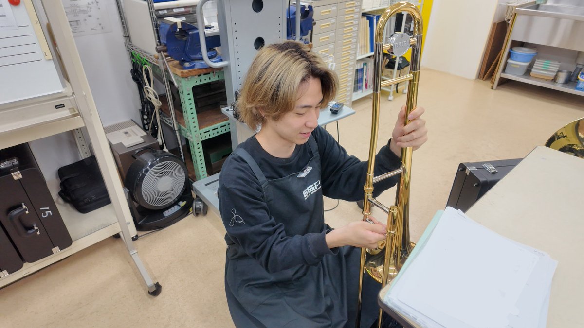 esp_windrepair's tweet photo. トロンボーンのメンテナンス実習👀
意外と力の必要な作業です💪
#専門学校 #ESP学園 #管楽器リペア科 https://t.co/LoX3NbKR0o