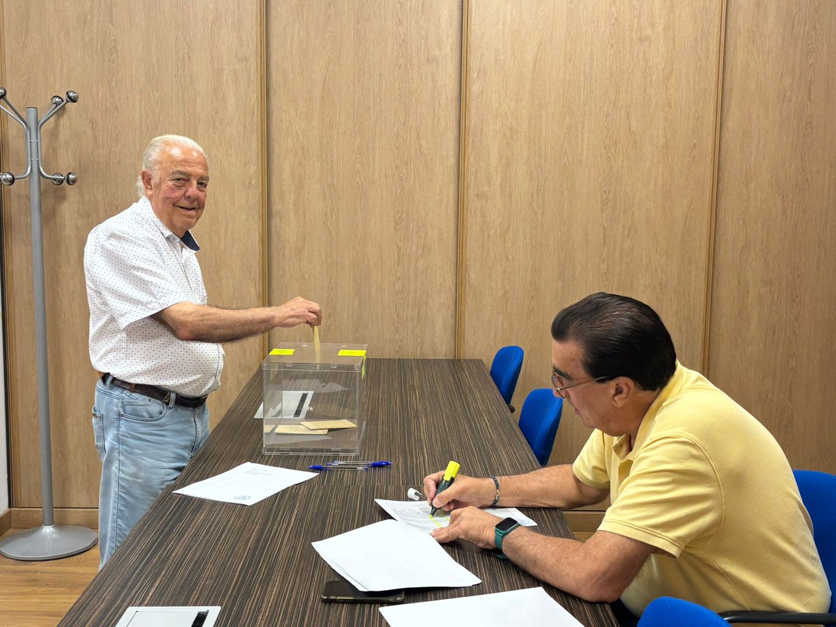 🗳️ Ayer en #COATHuelva celebramos elecciones a vocal de Junta de Gobierno. Pedro Nolasco fue elegido entre dos candidatos.

🏛️ La nueva Junta, que tomará posesión oficial en los  próximos días, está presidida por Carlos Rodríguez.

👏 ¡Enhorabuena al nuevo equipo!