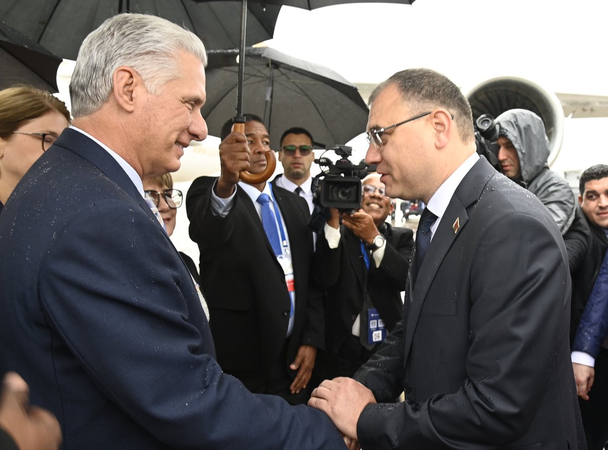Cancillería de Cuba (@cubaminrex) on Twitter photo 📸 | Hace apenas minutos, arribó a la República de #Belarús 🇧🇾, el Primer Secretario del Partido Comunista de #Cuba 🇨🇺 y pdte. de la República, <a href="/DiazCanelB/">Miguel Díaz-Canel Bermúdez</a>.
El dignatario realizará visita oficial en este hermano país y participará en el Consejo Supremo Económico Euroasiático. 📸 | Hace apenas minutos, arribó a la República de #Belarús 🇧🇾, el Primer Secretario del Partido Comunista de #Cuba 🇨🇺 y pdte. de la República, <a href="/DiazCanelB/">Miguel Díaz-Canel Bermúdez</a>.
El dignatario realizará visita oficial en este hermano país y participará en el Consejo Supremo Económico Euroasiático.