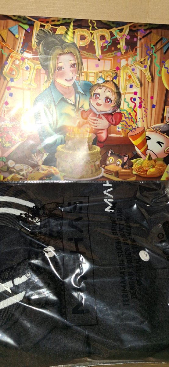 Paketttt 🦅
Suka banget sama posternya. Gemes banget sama dede Heranya, gemoy bet pipinya pengen 🤏🤏🤏
Varsitynya juga cucok bgt suka sampe bapak mama nanya arti wangy wangy😭
Makasih juga nyai bikin giveaway ini. Gak nyangka bakal menang 🥹😭
Bahagia, sehat, sukses selalu ~ ✨