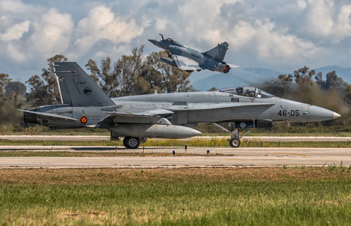 RODRIGORRC72's tweet photo. Ya disponible el nuevo número de @AvionRevueInt En el apartado militar dos artículos de #AIRE25 e #INIOCHOS25 con muy buenas imágenes para el disfrute de los aficionados. Espero lo disfruten. @EjercitoAire @patrullaguila @CasaReal @HAFspokesperson https://t.co/BGVA9Vd2VK