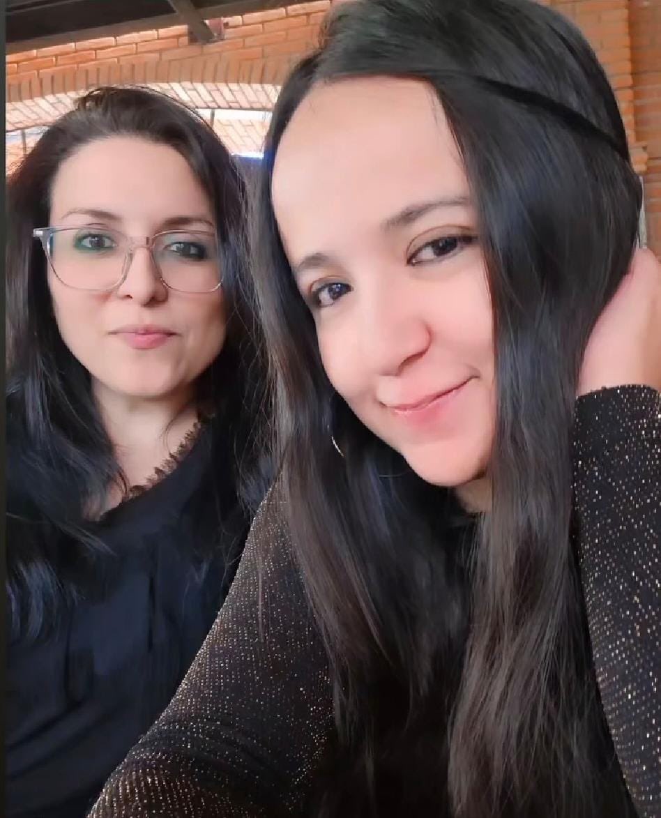 Yamely's tweet photo. Sábado de primera comunión, 
No nuestra… 
Nosotros ya… 
Jajaja 
Selfie time https://t.co/uYlAhYgyLj