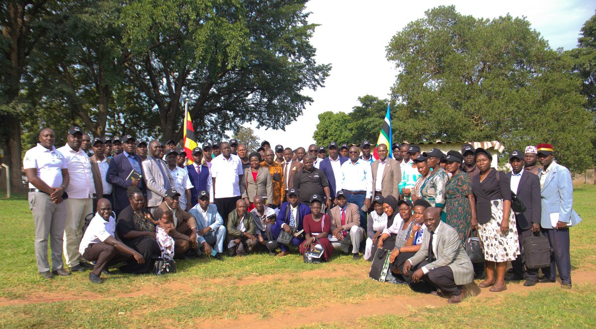 EACLGA joined <a href="/meaca_ug/">#Ministry of EAC Affairs</a>  in #Nakasongola to boost #EACIntegration for #PDMBeneficiaries! 🤝 Discussed how local governments are key to connecting producers to regional markets. Thanks <a href="/UAAU_Ug/">Urban Authorities Association of Uganda( UAAU)</a>  for the representation and <a href="/meaca_ug/">#Ministry of EAC Affairs</a> for the partnership &amp; coordination.
<a href="/jumuiya/">East African Community</a>