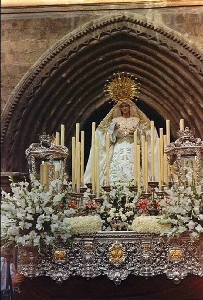 UnCofradeMas's tweet image. Primera salida de la iglesia de Omnium Sanctorum de Nuestra Señora del Carmen a la Basílica de la Macarena el domingo 17 de julio de 1988 #TDSCofrade #TDSActualidad @Hdad_del_Carmen