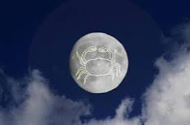 ✨6/25は蟹座新月です🌑✨

今回の新月のテーマは、
『愛だけを抱えて新しい場所へ』。

今回の新月は蟹座5度で起こります。
蟹座5度のサビアンシンボルは、

"列車に破壊された自動車"。

いよいよ、自分にも他人にも誤魔化しはきかなくなってきます。