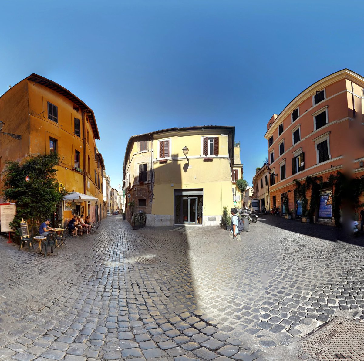 Buongiorno e buon Mercoledì dalla piazza che non esiste; il crocevia tra Vicolo de Cinque, vicolo della Pelliccia, vicolo Bologna e S . Egidio...è una piazza ma non ha nome se non.."Al bar del cinque"😎❤