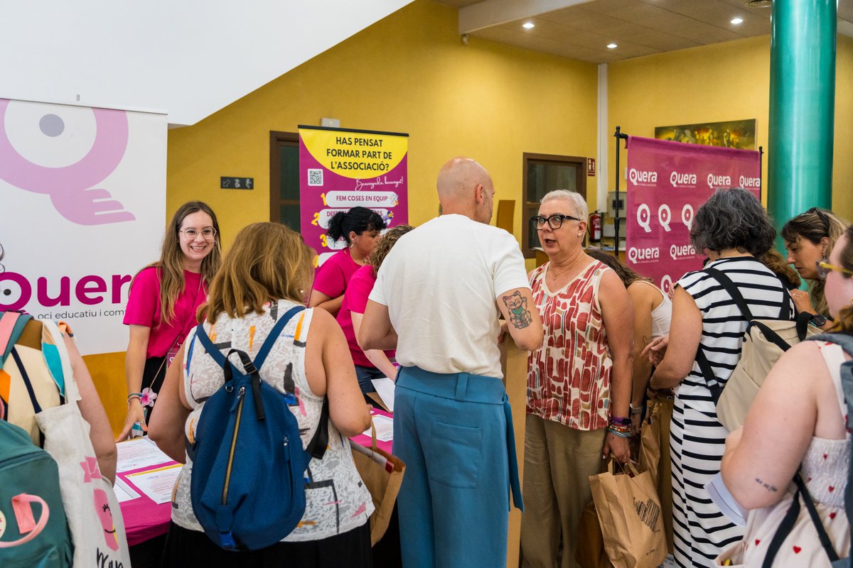 🎉 ¡ 𝗔𝘀𝗶́ 𝗮𝗿𝗿𝗮𝗻𝗰𝗮𝗯𝗮 #𝗗𝗶𝗻𝗮𝗺𝗶𝗮𝟮𝟬𝟮𝟱!
Desde bien temprano comenzamos acreditando a colegas, compañeras y compañeros, personal técnico y político llegados de todos los rincones del territorio valenciano. Fue un momento muy especial de reencuentros, abrazos y