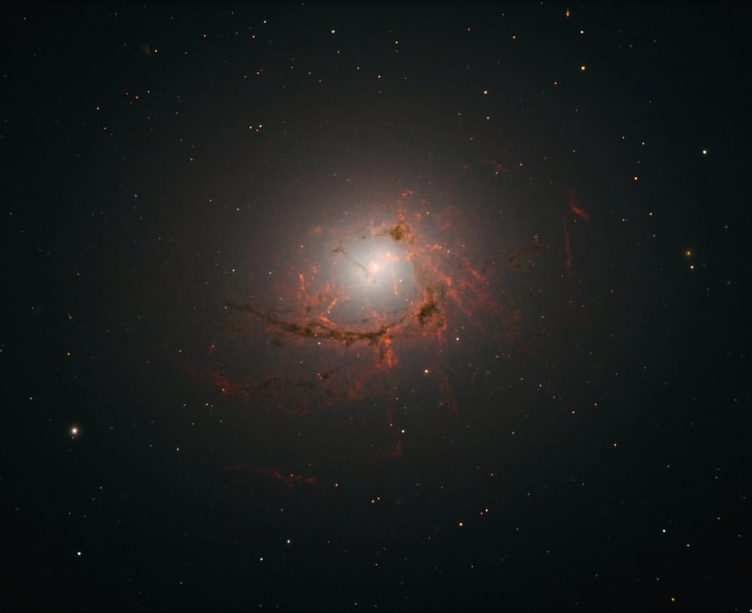 Cosmology0's tweet image. NGC 4696, a galaxy about 150 million light-years away, known for its dark red filaments of gas and dust that appear connected to its core, where a supermassive black hole likely resides and will eventually consume these filaments. It&apos;s the largest galaxy in the Centaurus cluster.