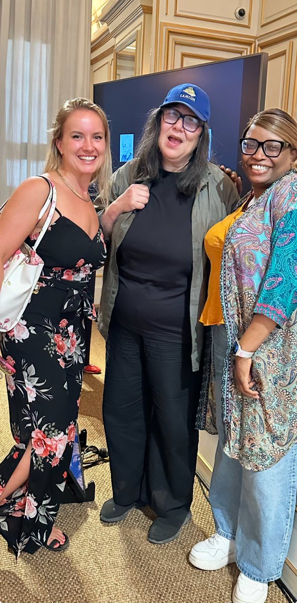 MollysArtMove1's tweet image. Celebrating 75 years of the #BelgianArtPrize with 2025 laureate Suchan Kinoshita 🏆 Her raw, poetic works—made from old rags &amp;amp; salami paper—breathe new life into discarded materials ♻️
 @BozarBrussels. 
#SuchanKinoshita  #Bozar  #MultidisciplinaryArt #75YearsOfArt #InvestInAMolly