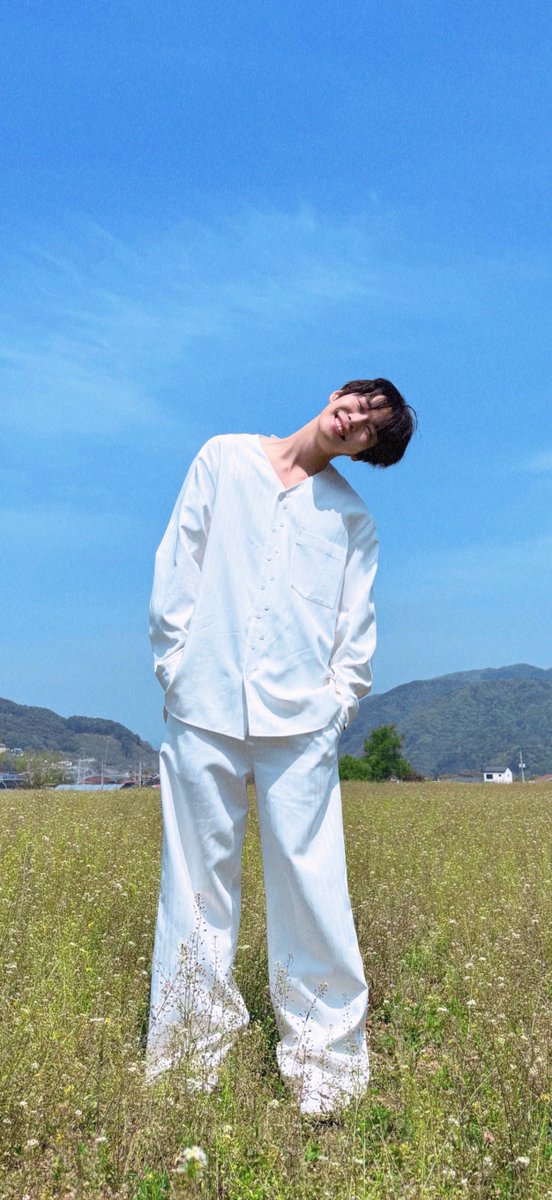 withbluewave's tweet photo. 배경화면 만들어왔어요 🍀 https://t.co/8TlY0T1OJq