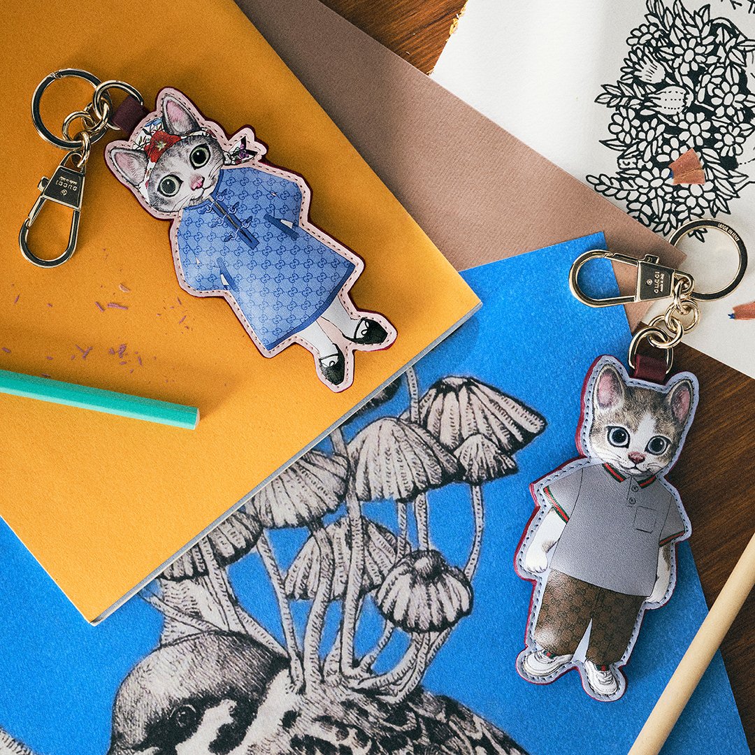 限定さらに値下⭐︎GUCCI⭐︎可愛い猫刺繍 スパンコール TシャツMサイズ/お洒落 GUCCI グッチ ねこ スウェット レディースXS スパンコール