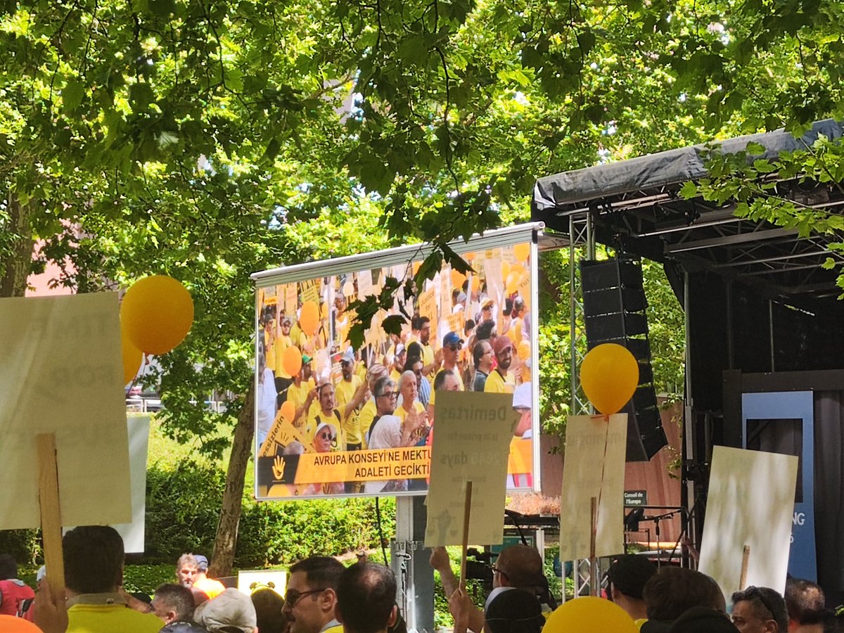 STK Temsilcileri Avrupa Konseyi yetkililerine, Türkiye'de yaşanan insan hakları ihlallerine karşı daha etkin yatırımlarda bulunma çağrısı içeren mektubu ilettiler.

#StrasbourgMeetingForJustice #StrazburgAdaletBuluşması