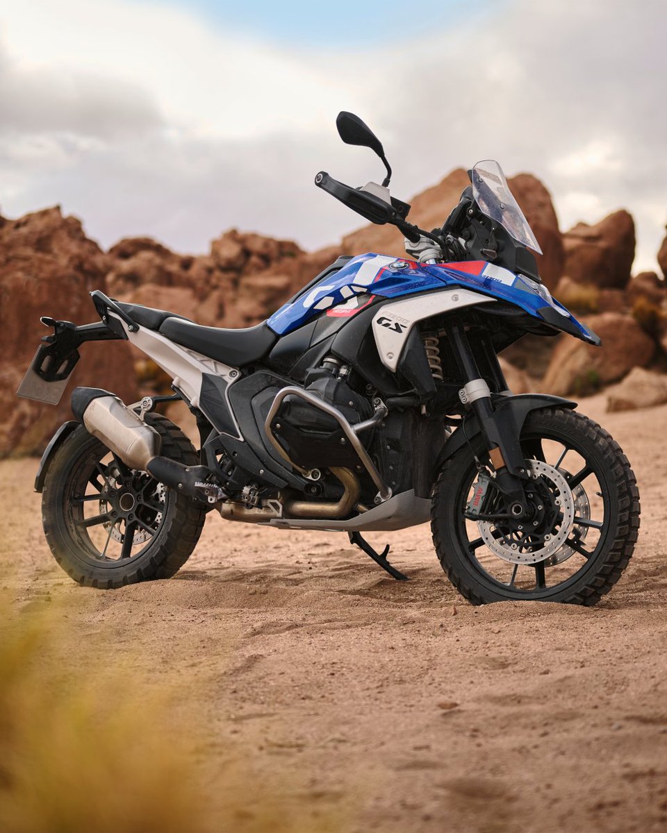 #R1300GS &amp; #S1000RR 車両展示
新東名高速道路 NEOPASA清水 フードコート入口にて、BMW Motorradの人気モデル2台を展示。

展示期間：2025年6月25日(水)〜8月31日(日)

お立ち寄りの際はぜひご覧ください！