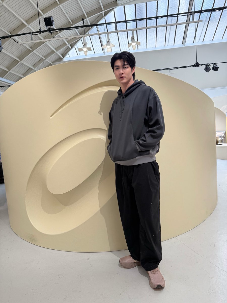 MchoiceTH's tweet image. วันนี้ ‘มีน’ ไปถ่าย Content กับทาง ‘ASICS SportStyle Pop-up’

แอบเอาลุคมาให้ได้ชมกันก่อนน😽

แฟน ๆ สามารถรอชม Exclusive Content ได้จากทาง The Standard POP นะคะ 🤍
#ASICSxMEEN
#ASICSSportStyle #ASICSSportStyleTH #SoundMindSoundBody #ASICSParisFashionWeek
#Meennicha8 #MchoiceArtist