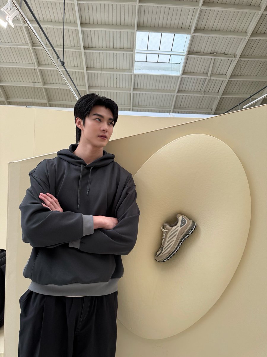 MchoiceTH's tweet image. วันนี้ ‘มีน’ ไปถ่าย Content กับทาง ‘ASICS SportStyle Pop-up’

แอบเอาลุคมาให้ได้ชมกันก่อนน😽

แฟน ๆ สามารถรอชม Exclusive Content ได้จากทาง The Standard POP นะคะ 🤍
#ASICSxMEEN
#ASICSSportStyle #ASICSSportStyleTH #SoundMindSoundBody #ASICSParisFashionWeek
#Meennicha8 #MchoiceArtist
