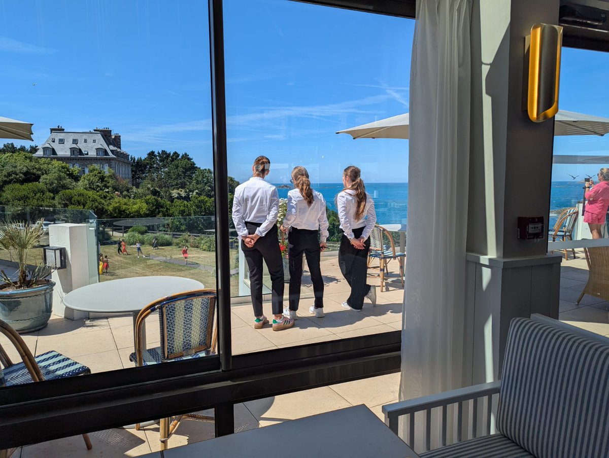 🇫🇷 🤝 🇩🇪 Un échange savoureux : le lycée pro de Nuremberg – Direktorat 3 en visite au Lycée Hôtelier de Dinard. Avec notre déléguée ProTandem Anika Jurisch, un nouveau projet en gastronomie a été lancé – crêpes, cidre et belles perspectives incluses !
#ProTandem #TandemPower