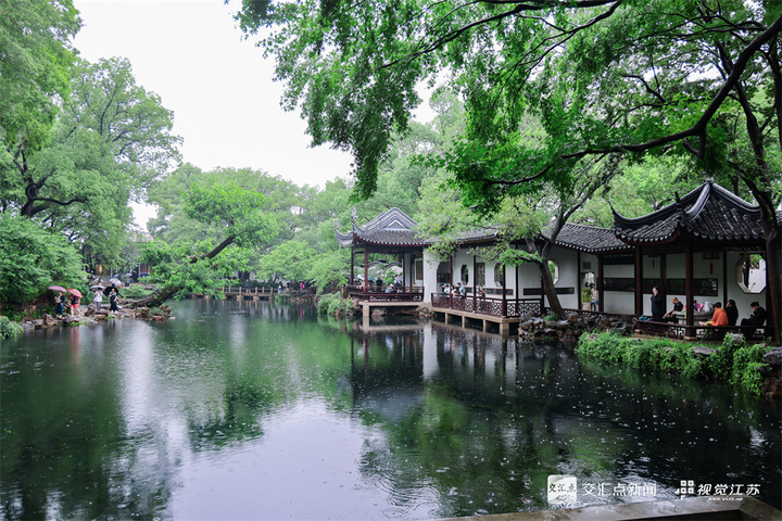 JiangsuNow's tweet photo. The recent Plum Rain season in Jiangsu, especially its southern part, has brought constant rain, which adds a special 📸️“filter” on the city landscapes. 
#BeautifulJiangsu #PhotooftheDay
#VisitJiangsu https://t.co/MU88n1rINw