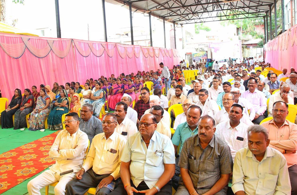 ChitnisArchana's tweet photo. इंदौर संभाग की सबसे स्वच्छ तथा प्लास्टिक मुक्त बुरहानपुर विधानसभा क्षेत्र की शाहपुर नगर परिषद में आयोजित स्वच्छता जागरूकता कार्यक्रम में सहभागिता की।

 इस मौके पर शाहपुर नगर परिषद के स्वच्छता कार्यों में अपना महत्वपूर्ण योगदान देने वाली स्वच्छता बहनों को सम्मानित भी किया। https://t.co/RfmLQF2ZbJ
