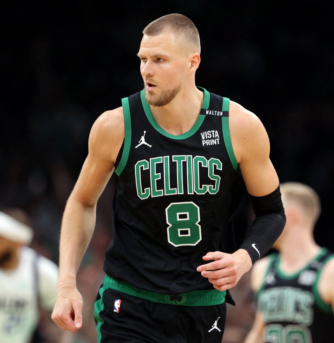 ✈️ TRASPASO ✈️

Seguimos con los movimientos en la NBA con los Celtics otra vez como protagonistas, esta vez en un intercambio a tres bandos:

🦅 A Hawks: Kristaps Porzingis and 1x Segunda Ronda.

🌉 A Nets: Terance Mann y 1x Pick Primera Ronda (Pick 22).

☘️ A Celtics: Georges