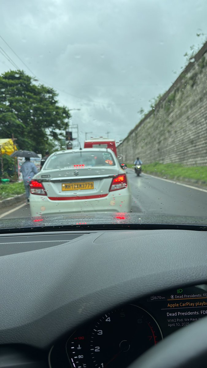 anshulbhide's tweet image. Was stuck in traffic near Bavdhan highway for an hour. Obviously no orderly sense on the road - people were trying to fight for every inch of space making the jam much worse. And I immediately contrasted that with US traffic jams where people obey road rules.
Then, through the…