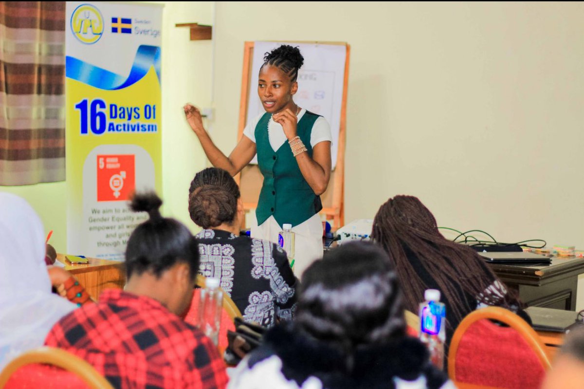 Imaniluvanga's tweet photo. Just wrapped 2 incredible days training 25 journalists on Online Violence Against Women Journalists 💻💪🏽

What I love most? Using real cases from my podcast @digitwithimani to spark reflection.

Big thanks to @UTPCtz  for the opportunity!

#OVAW #DigitalRights #TFGBV https://t.co/AUXoyOKlyk