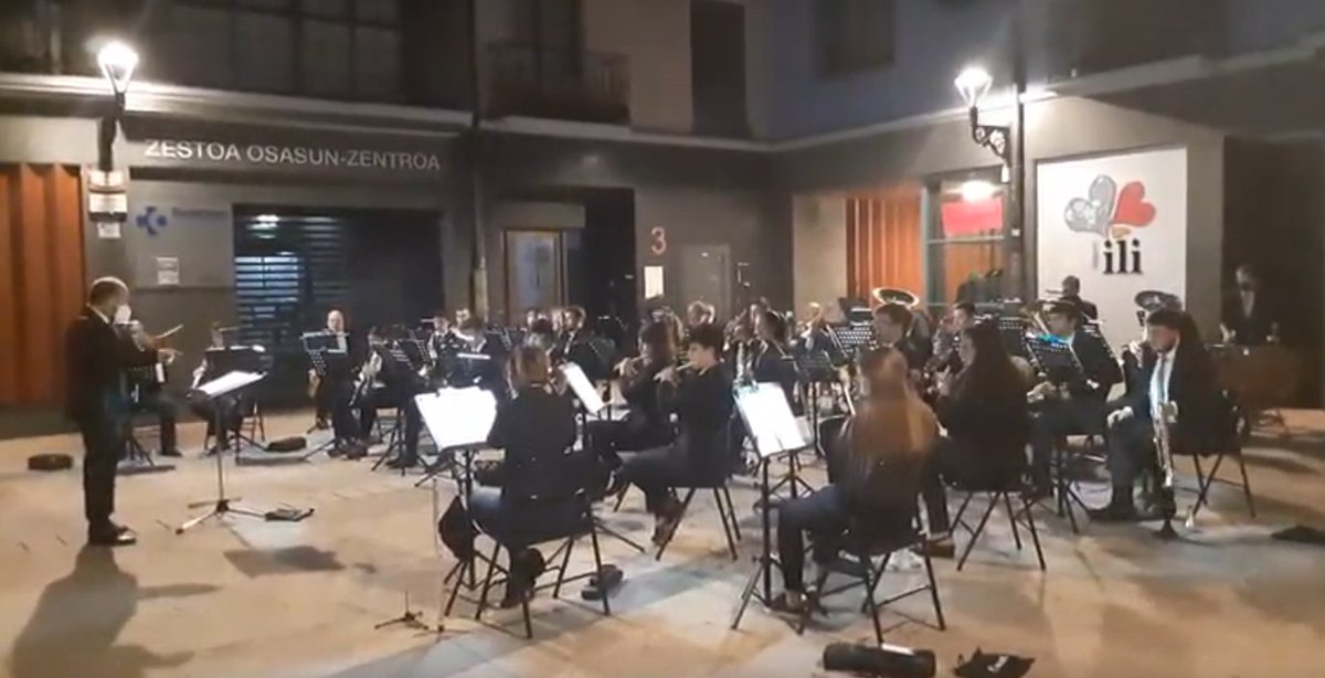 Filmetako soinu banden kontzertua eskainiko du ostiralean Musika Bandak.
danbolin.eus/filmetako-soin…