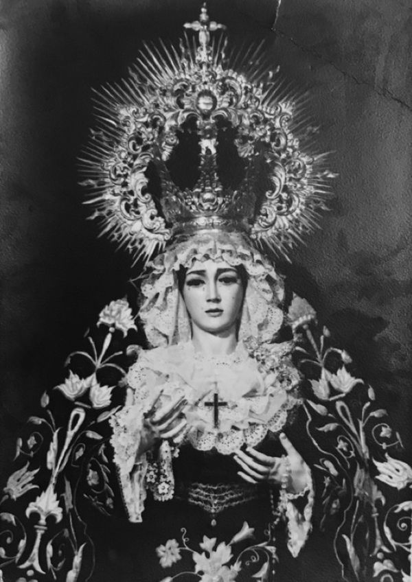 UnCofradeMas's tweet image. La servita Virgen de la Soledad en una antigua fotografía de Fernand #TDSCofrade #TDSActualidad @RealHdadServita