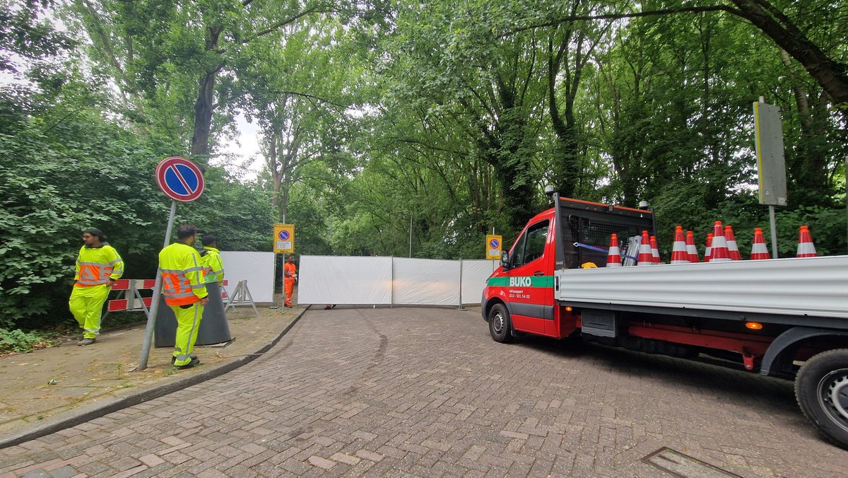 maikelcoomans85's tweet image. Op meerdere plekken mysterieuze afzettingen. Ik vermoed dat er wat mensen met een bootje gaan varen, schilderijtjes gaan bekijken ...maar wat gaan ze doen bij De Esch 🫣 #navotop #Rotterdam #partnerprogramma