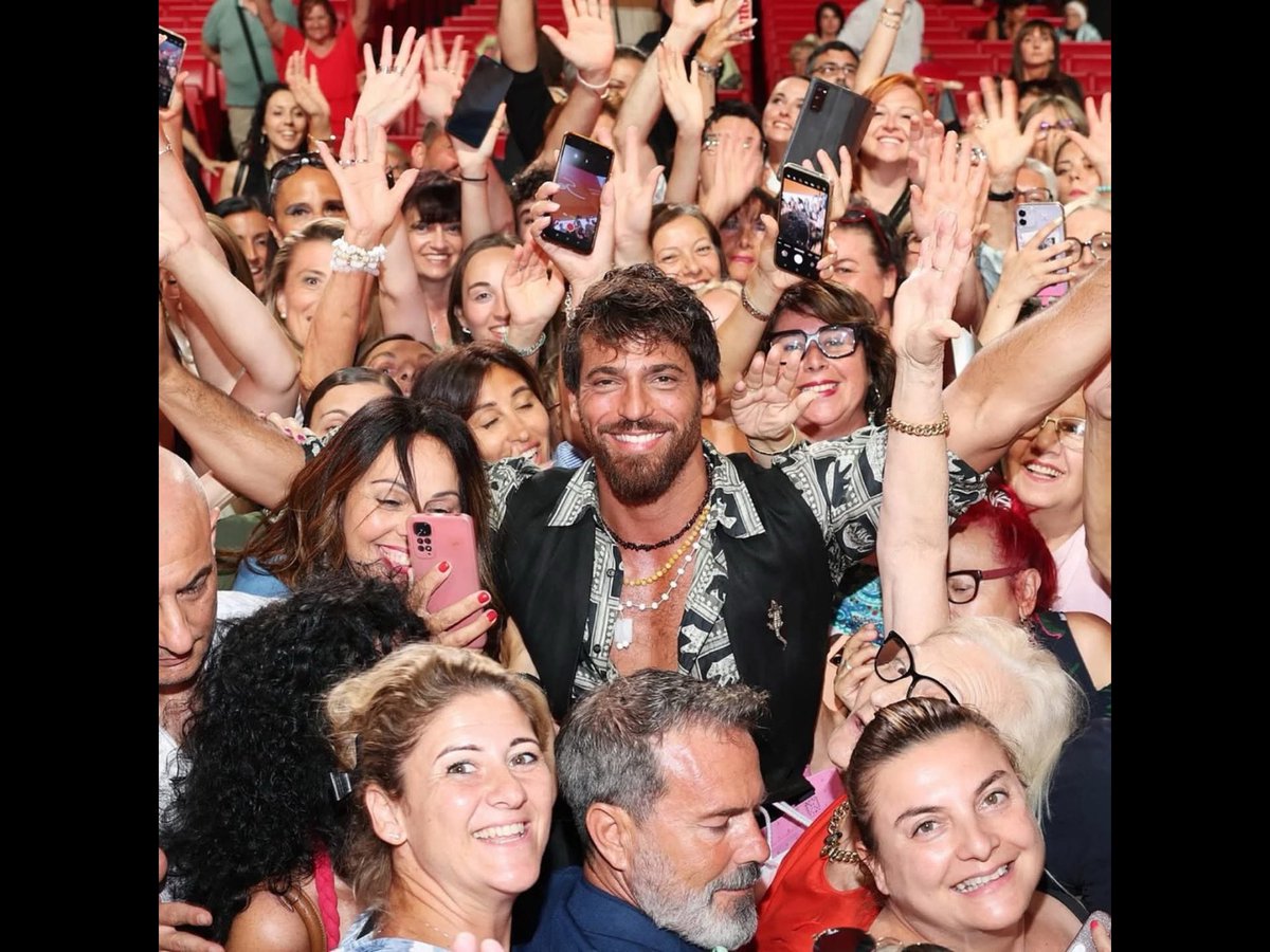 “Solo tienes lo que das. Es al gastarte que te haces rico.”
(Isabel Allende)

Buenos días con Can ❤️
#CanYaman