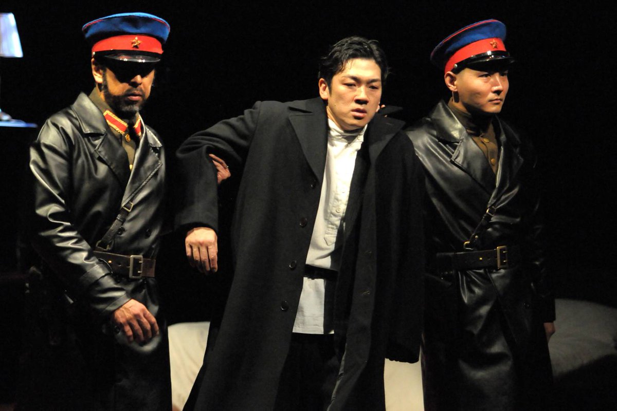 劇団青年座第261回公演
『 #コラボレーターズ』
作＝ジョン・ホッジ
翻訳＝小田島恒志、小田島則子
演出＝伊藤大

6月19日(木)〜29日(日)
吉祥寺シアター
••┈┈┈┈┈┈┈┈┈┈┈┈••

𓂃6日目✍️
6月25日(水)
□当日券:あり
■受付開始　17:45
■開場　　    18:00
■開演　　　18:30
■上演時間