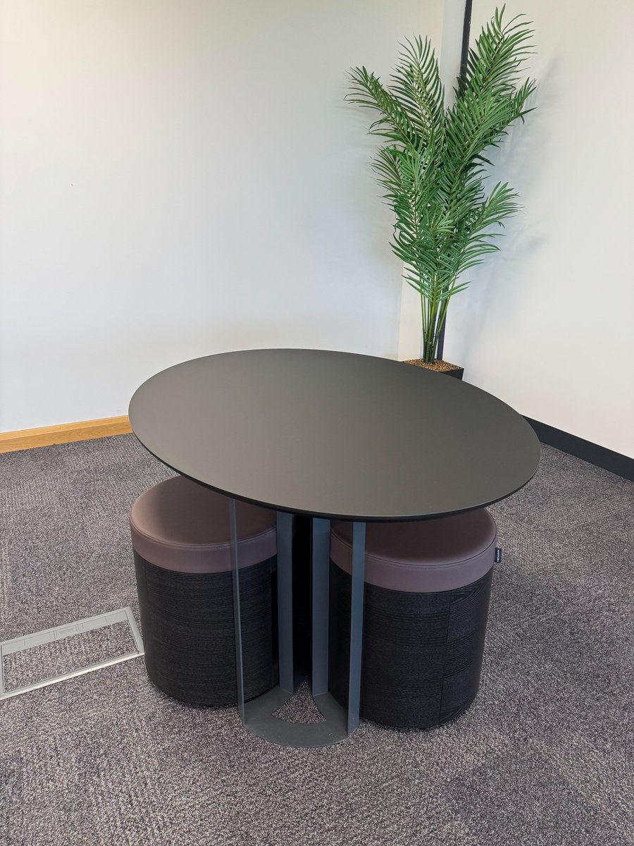 meridianofl's tweet image. One of our favourite sections from a previous office project 🔦

It’s proof that productivity and style can go hand-in-hand 🙌

#OfficeDesign #WorkZone #ProductiveSpaces #ErgonomicOffice #MeridianOfficeFurniture #WorkspaceInspo #OfficeGoals #BespokeOfficeDesign #officeacoustics