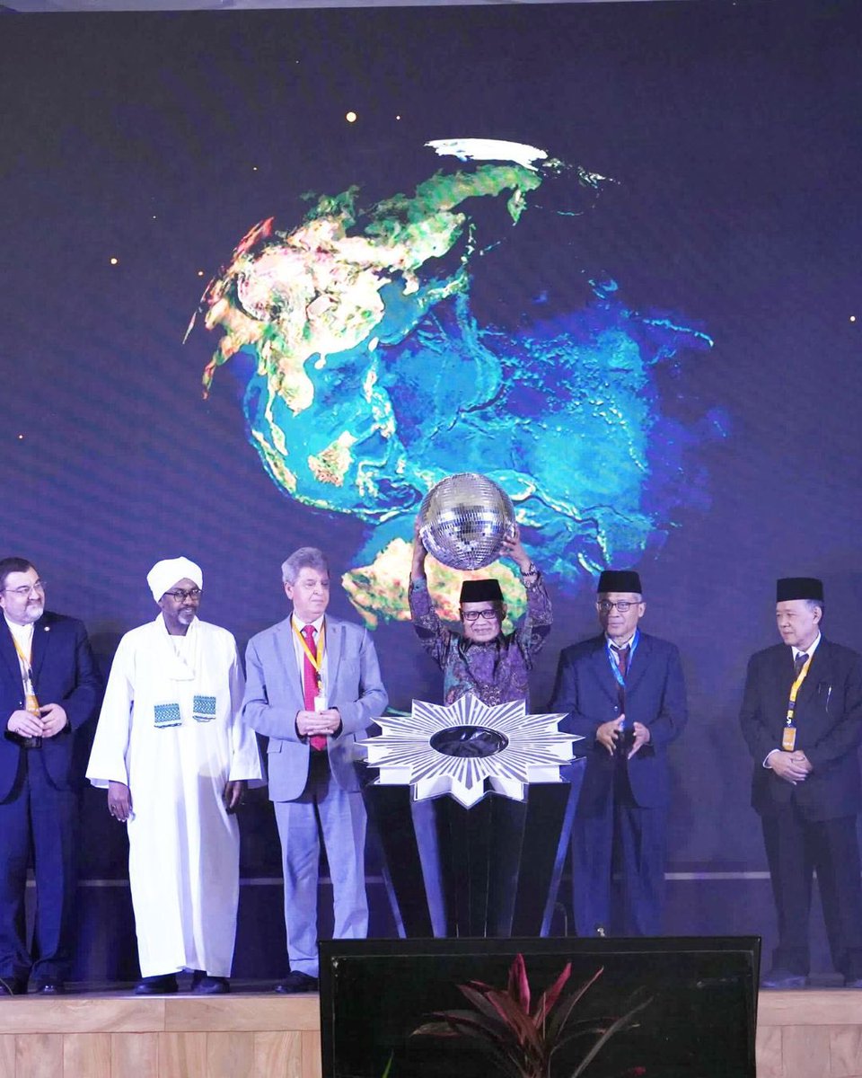 Muhammadiyah secara resmi memberlakukan Kalender Hijriah Global Tunggal (KHGT). Peresmian bersejarah ini digelar di Convention Hall Universitas ‘Aisyiyah (UNISA) Yogyakarta pada Rabu (25/06).