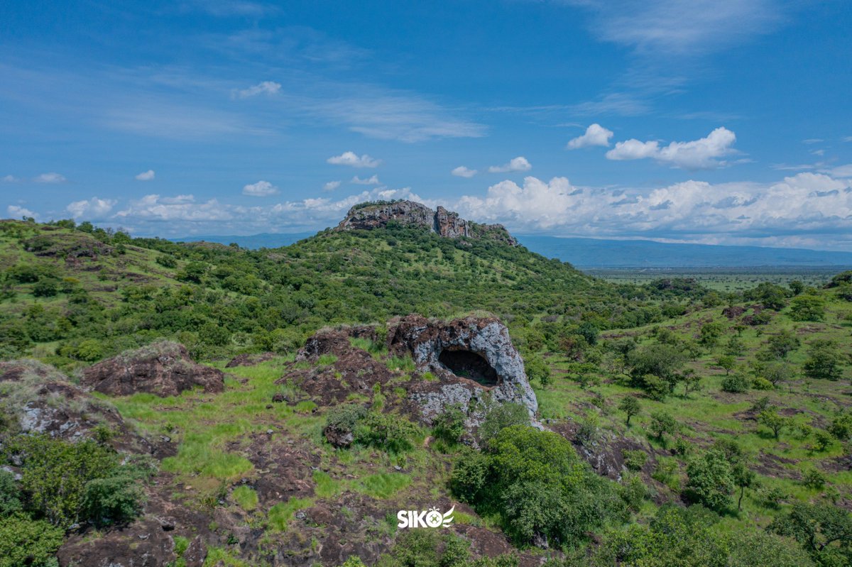 dickson_siko's tweet image. Nestled in the heart of Uganda’s untamed Karamoja region lies a hidden gem,the ancient Napedet Cave, tucked deep within the vast landscapes of Pian Upe Game Reserve. #SikoIsHere #DronesForGood #ExploreUganda
@ExploreUganda @MTWAUganda 
📸@SikoConsultsLtd