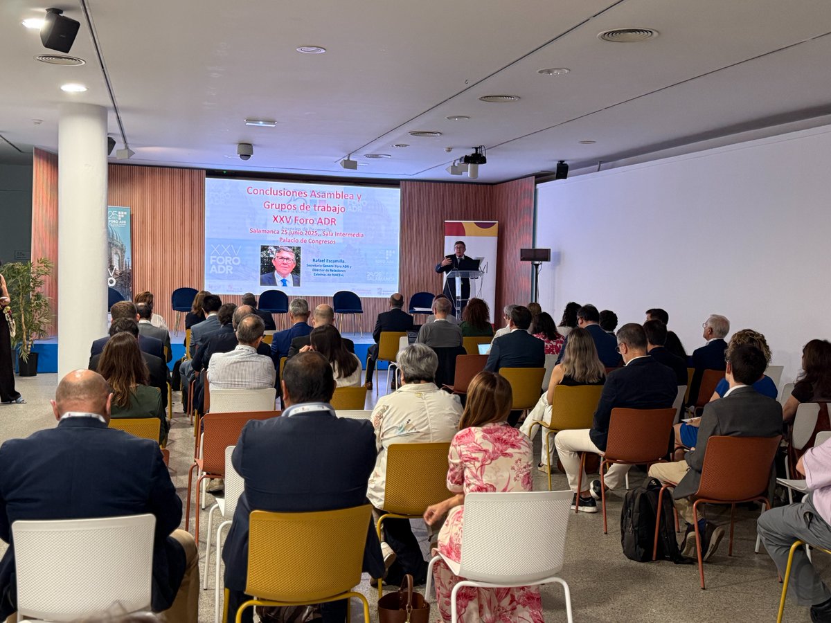 🔹 Arranca la segunda jornada del #XXVForoADR con la presentación de conclusiones de la Asamblea General y los Grupos de Trabajo.
📍 A cargo de <a href="/escamilla50/">Rafael Escamilla</a> , Secretario General de <a href="/FOROADR/">FORO ADR</a>  y Director de Relaciones Externas de <a href="/GVAivace/">IVACE+i</a>  
Impulsamos desarrollo en colaboración