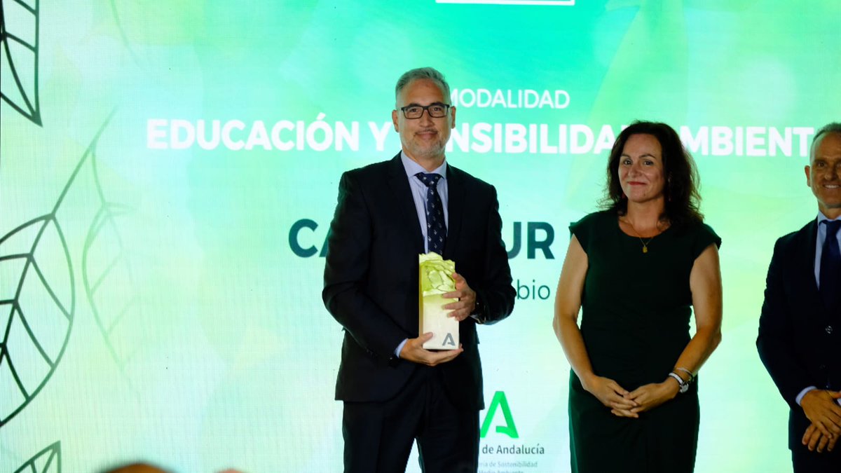 CanalSur (@canalsur) on Twitter photo El director del programa de Canal Sur Radio "Cambio Climático" recoge el Premio Andalucía de Medio Ambiente
Javier Bolaños reafirmó su compromiso para contribuir a dejar un futuro mejor para las próximas generaciones
🌐 csur.red/vSHp50WfTkV
🗣️ <a href="/hasta_el_lunes/">Javier Bolaños</a> El director del programa de Canal Sur Radio "Cambio Climático" recoge el Premio Andalucía de Medio Ambiente
Javier Bolaños reafirmó su compromiso para contribuir a dejar un futuro mejor para las próximas generaciones
🌐 csur.red/vSHp50WfTkV
🗣️ <a href="/hasta_el_lunes/">Javier Bolaños</a>