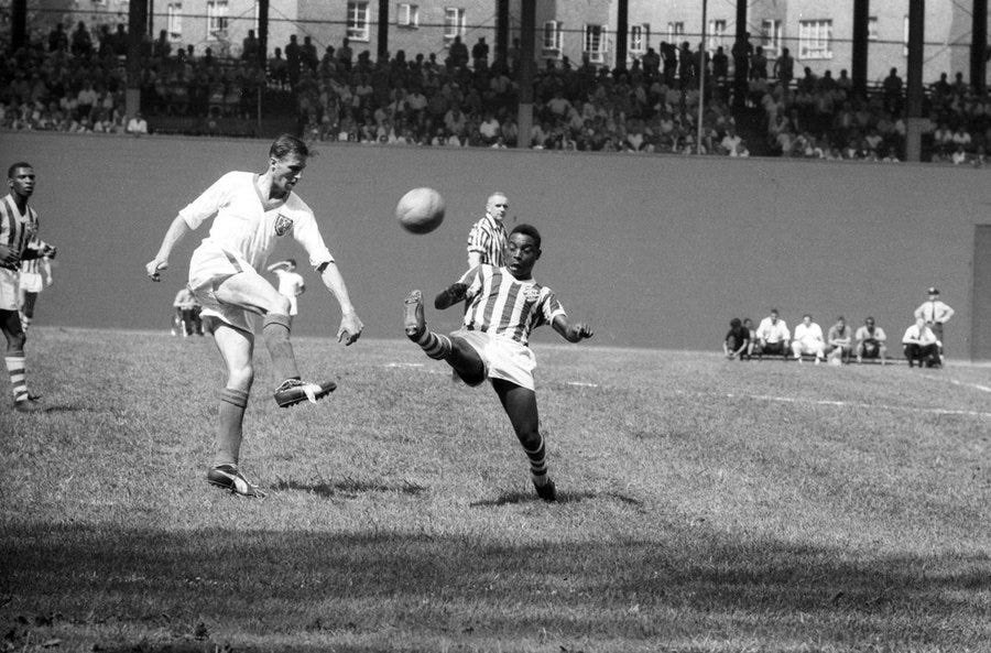 The year 1960. The Polo Grounds, New York. Kilmarnock are 90 minutes away from being world champions… 

👉 killiechronicle.substack.com/p/why-kilmarno…